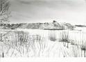 Järveä käytettiin myös lumenkaatopaikkana vielä 1970-luvulla. Kuvan oikeassa reunassa Kolmisointu.