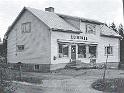 Lintulan veljeksistä Olavi rakensi  suurelta osin itse kaupan, mikä avattiin Satukalliossa, Sipoontie 54:ssä 30.6.1951.