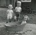 Vuonna 1954 vasemmalta Merja Loisti, Keijo Loisti ja Marja-Leena (Malla) Sipilä.