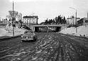 Helsingintien alikulku valmistui 1960-luvun alussa. Kuvassa Invalidien Autokoulun Volvo.