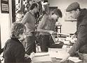 10.10.1984 Aleksis Kiven sekä postimerkin päivänä saatiin erikoisleimat lähetyksiin. Anneli Sälpölä, Heikki Leikko ja Markku Koivu.